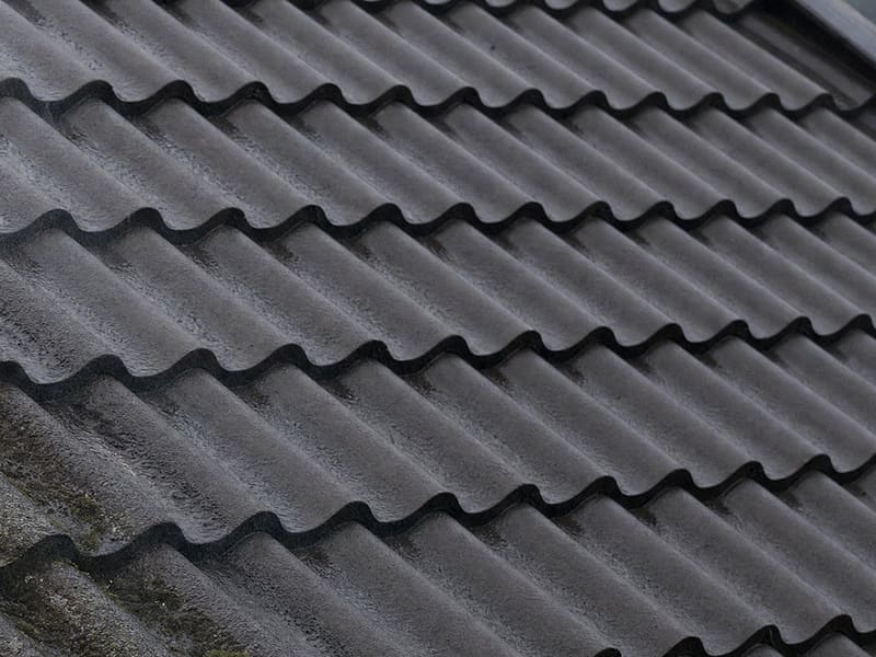 Etter: ren, mørk takstein uten mose